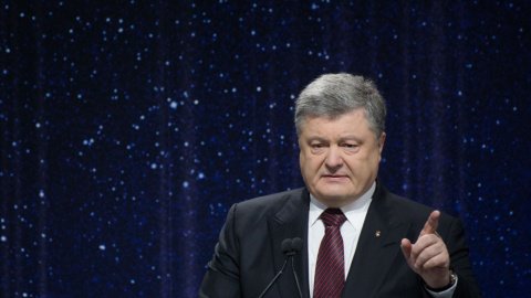 Порошенко призвал Раду "разрубить Гордиев узел" на месте строительства мемориала "Революции достоинства"