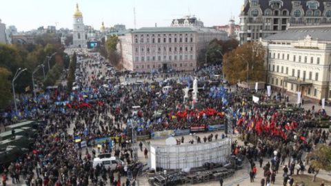 Українці розповіли, як ставляться до нового свята захисника України