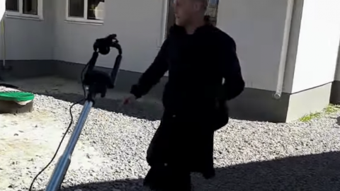 Двір будинку Шабуніна. Скріншот відео