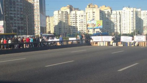 Незадоволені власники МАФів створили багатокілометровий затор на проспекті Бажана
