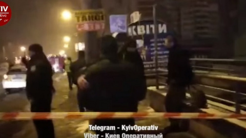 У Києві на Троєщині під ноги патрульним кинули вибухівку