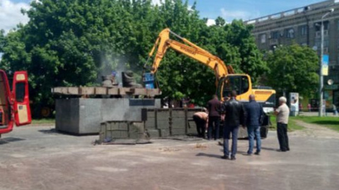 У Дніпропетровську демонтували залишки пам'ятника Петровському