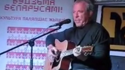 ​Макаревич в минском кафе спел песню про Путина