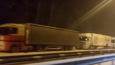 На в'їзді до Києва скупчилися десятки фур