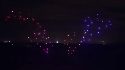 Сотня дронов одновременно находилась в воздухе. Скриншот youtube
