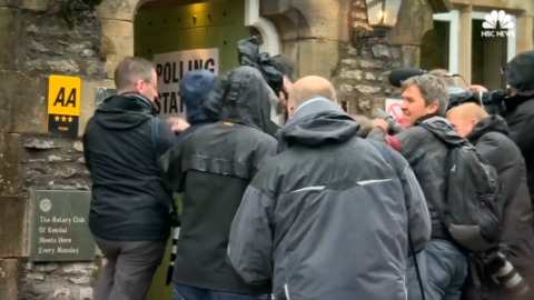 Драка відбулася через зйомку політика під час парламентських виборів. Фото: NBC
