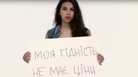 Відео дня: в Україні зняли ролик-протест проти звільнення ґвалтівника-бійця АТО