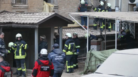 Обвал будинку на Хмельницького: рятувальники витягли трьох людей
