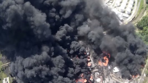 З'явилося свіже відео пожежі на нафтобазі під Києвом