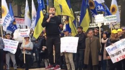 На мітингу Рабиновича блогер закликав підвищити оплату праці мітингувальників