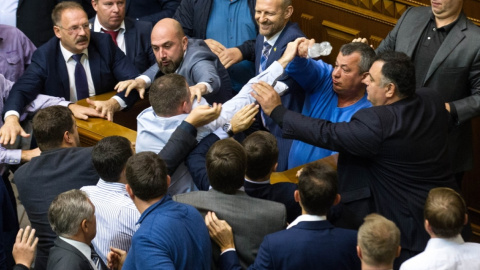 Депутаты устроили потасовку