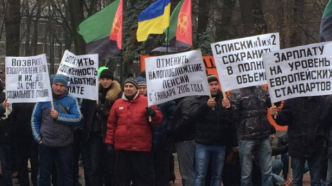 Під Раду прийшли 300 шахтарів і гірників