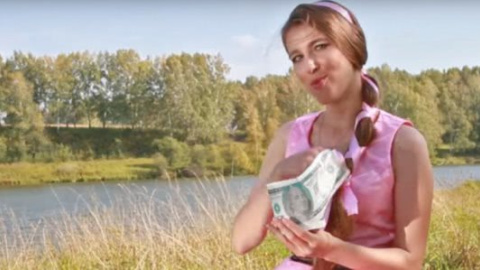 У соцмережах висловлюють сумнів у тому, що ролик не є розіграшем. Скріншот відео