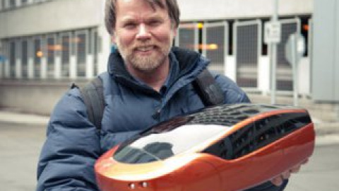 Отметим, что автомобиль Urbee 2 состоит из металлического трубчатого каркаса, обшитого 50 пластиковыми элементами.