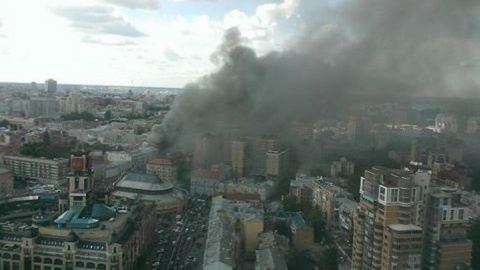 У центрі Києва пожежа. Фото: facebook.com/andy.pyatnickii