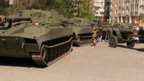 Донецькі бандити стягують до міста "парадну" техніку
