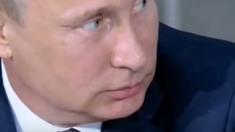 ​"Спектакль" Путина с деньгами на Крым вызвал волну пародий