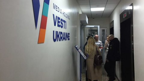 Військова прокуратура нагрянула в редакцію "Вестей"