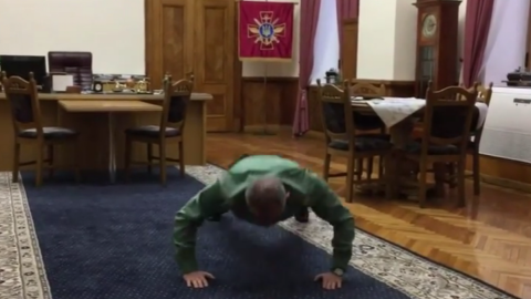 Віктор Муженко. Флешмоб 22PushUpChallenge. Скріншот відео Youtube 