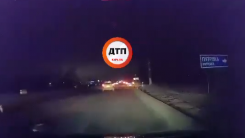 Під Києвом на Одеській трасі автомобіль на смерть збив пішохода-порушника