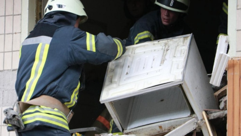 Вибух у будинку на Голосієво: обвалились кілька поверхів, рятувальники ведуть пошуки постраждалих
