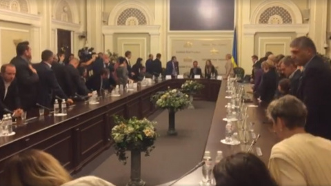 Нік Вуйчич закликав депутатів помолиться за Україну. Фото: скріншот з youtube
