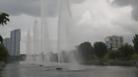 Відео дня: на Русанівці знову запрацювали фонтани