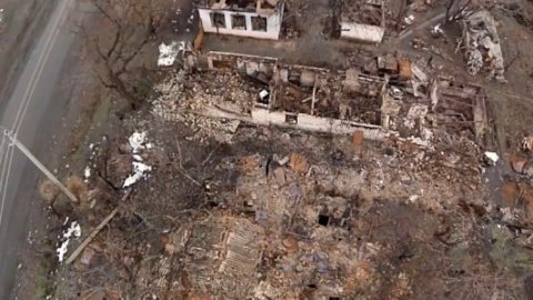 Полностью разрушенное село на Донбассе показали с высоты птичьего полета