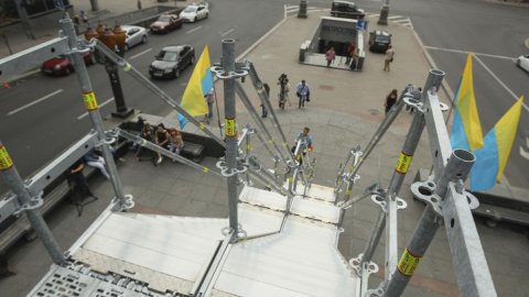 Відео дня: арт-сходи на місці Леніна з висоти пташиного польоту