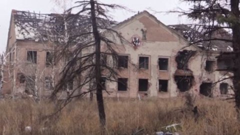 Військові виклали відео зі зруйнованих Пісків