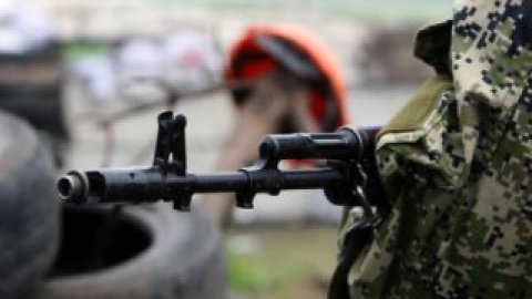 Понад 300 терористів обстрілюють полк Нацгвардії в Луганську