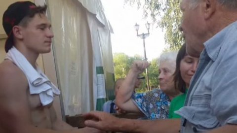 Люди обурені припиненням роздачі гречки в Чернігові