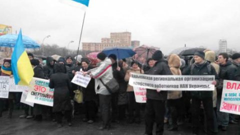 ​В Харькове митингуют ученые