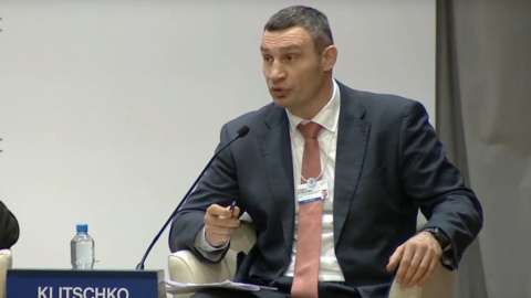 Кличко осоромився в Давосі, заявивши, що Україна вдвічі більша Франції
