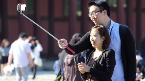 В музеях Нью-Йорка запретили моноподы для селфи