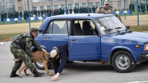 Відео дня: майстер-клас із затримання злочинців для Порошенка