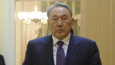 Президент Казахстана отказался от селфи с миллиардером