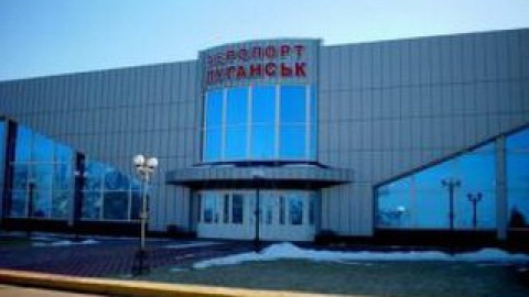 СМИ: в Луганске в районе аэропорта произошел мощный взрыв