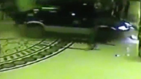 ​В Китае нетрезвый водитель въехал на внедорожнике Isuzu в холл отеля и поездил там почти на 50 тысяч долларов