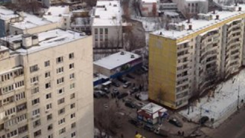 В Москве подросток взял в заложники учеников, застрелив полицейского и учителя
