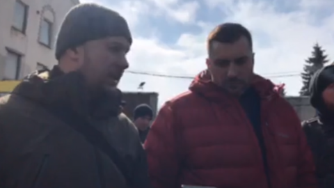Поліція проводить слідчі дії на базі "Азова" на заводі "АТЕК" в Києві. Скріншот facebook.com/pg/politicalpartynationalcorps