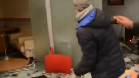 Опубліковано відео погрому офісу Альфа-банку