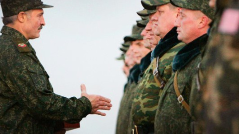 Лукашенко: армія Білорусі забезпечить спокійне проведення виборів у 2015 році