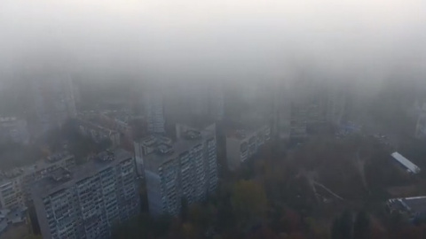 Столицю укутало білим "молоком". Скріншот відео