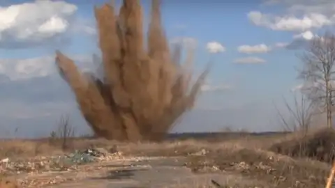 Утилизация боеприпасов в Балаклее. Скриншот youtube Минобороны