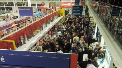 ​Жертвы "Черной пятницы": в сети магазинов Tesco вспыхнули драки