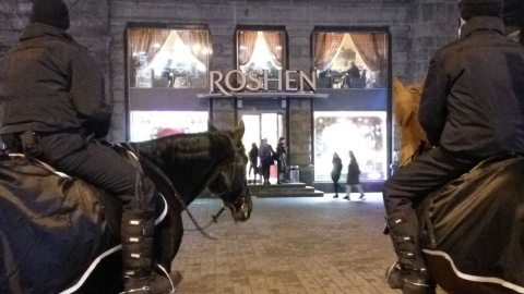 Кінна поліція на сторожі Roshen
