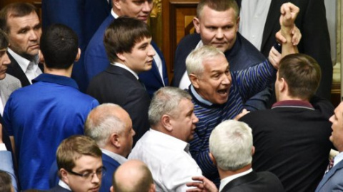 ​Парасюк и Насиров устроили потасовку в Раде
