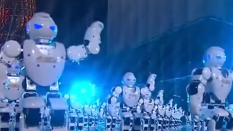 На китайський Новий рік станцювали 540 роботів і 29 дронів