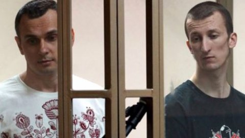 Сенцов в російському суді: "Я коли дивлюся телевізор - не встаю, ваша честь"
